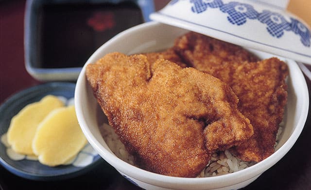 福井名物のソースカツ丼｜福井あわらの駅前ゲストハウス